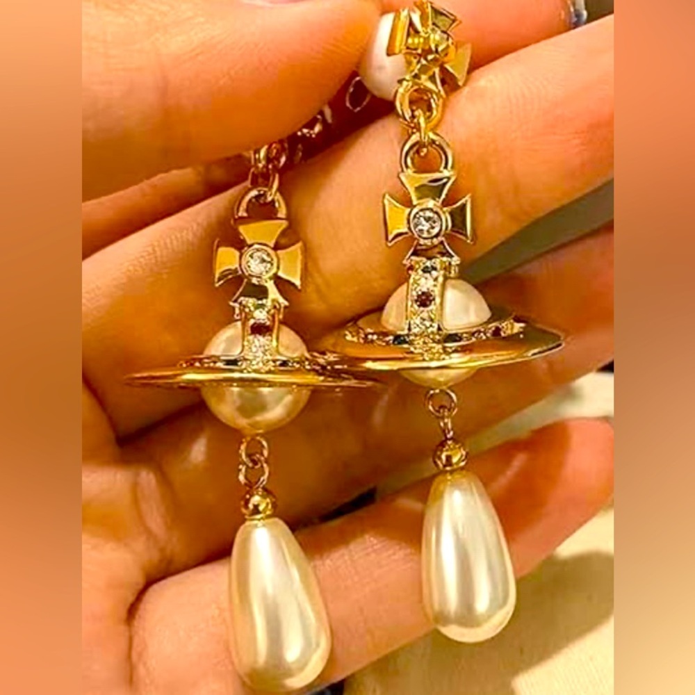 vivienne westwood Crystal saturn Pearl Dangle earrings